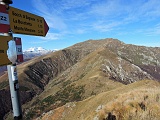 Scendiamo verso la Bocchetta di Bagnone (circa 200 mt. più in basso...........)
